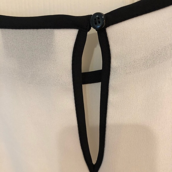 White Blouse with Black Trim XL - Picture 4 of 5